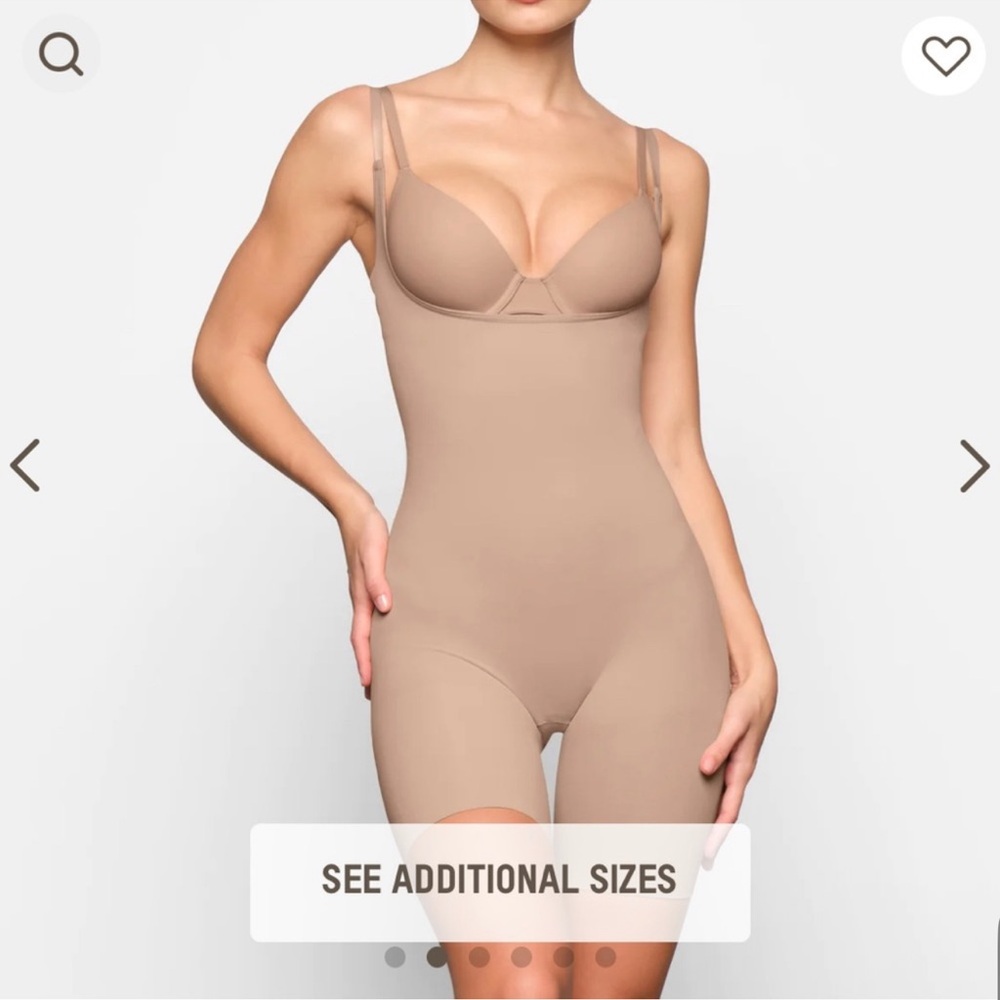 SKIMS BODY BUTT LIFTING OPEN BUST BODYSUIT size: L color: Clay